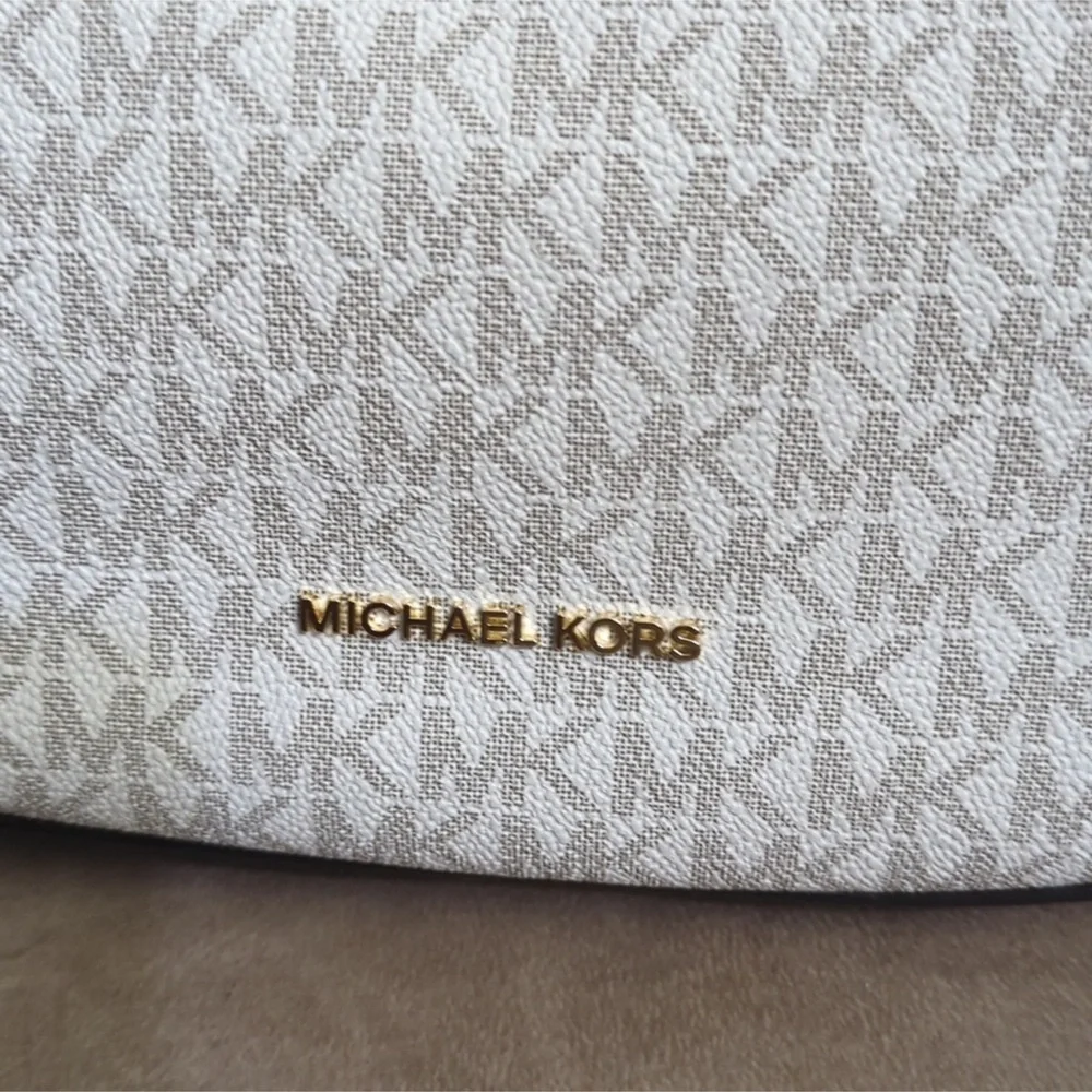 SALE! NWT Michael Kors Hobo Handbag - Picture 2 of 13